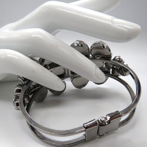 Vera Wang Bracelet Silver Tone Large Faceted Rhinestone Cluster Statement Bangle - Picture 14 of 16